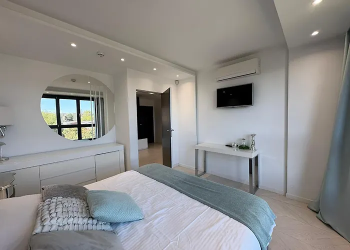Beautiful Apartment With Air Conditioning, Balcony And Underground Garage